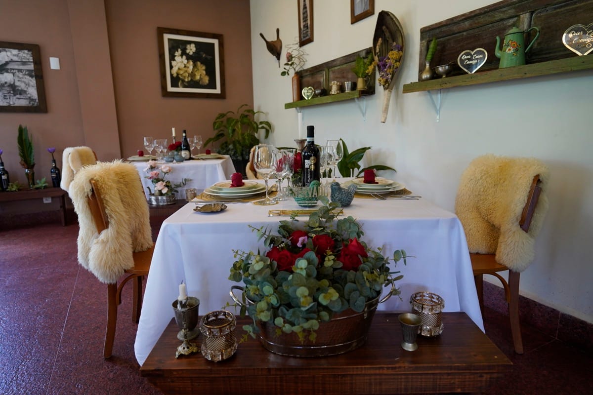 Jantar romantico em pedra azul