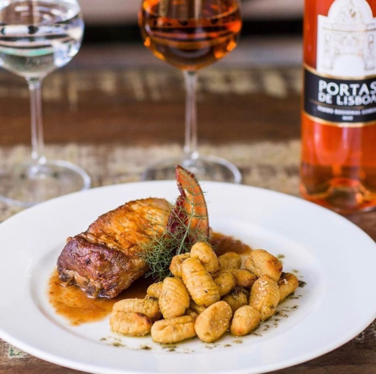 Pratos especiais restaurante em pedra azul es